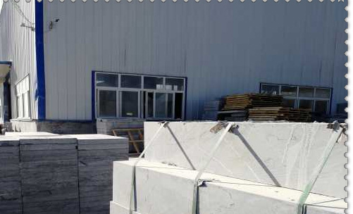 在道路两旁,经常可以看到嘉祥青石路牙石的身影,这种起到保护作用的路牙石,俗称马路牙子,也被人们称为路沿石、路边石、路缘石