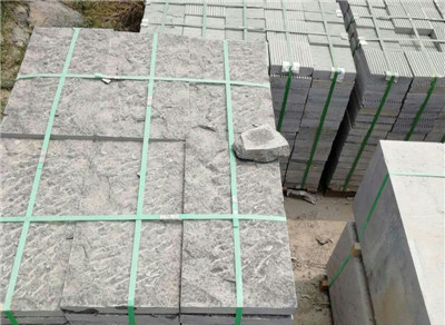 山东青石厂家 供应錾道面青石板300*600庭院公园广场文化石 仿古铺地青石板材