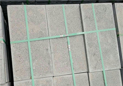 青石路沿石　道路两侧护路石 街道青石路沿石 长期出售